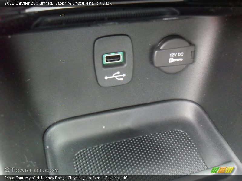 Sapphire Crystal Metallic / Black 2011 Chrysler 200 Limited