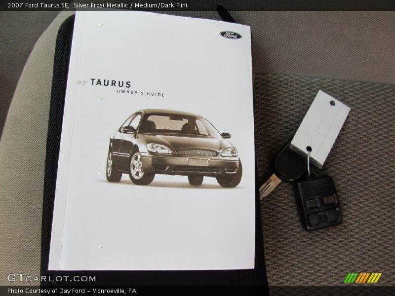 Silver Frost Metallic / Medium/Dark Flint 2007 Ford Taurus SE