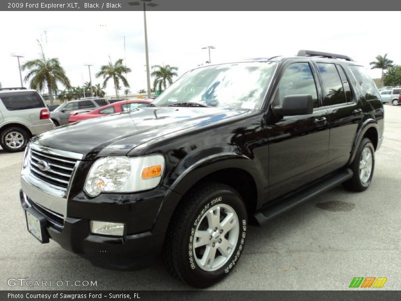 Front 3/4 View of 2009 Explorer XLT