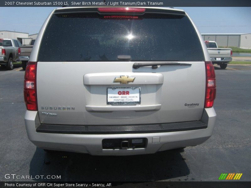Silver Birch Metallic / Light Titanium/Dark Titanium 2007 Chevrolet Suburban 1500 LS