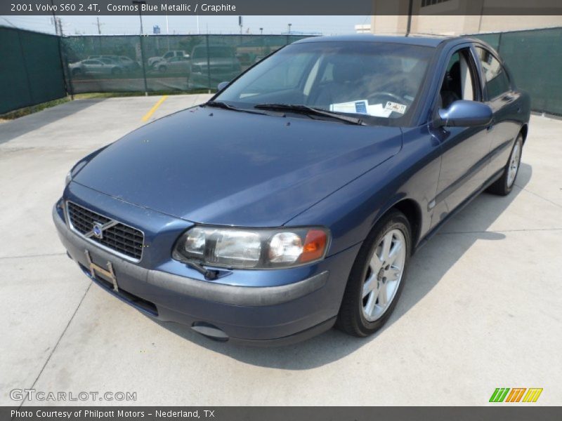 Front 3/4 View of 2001 S60 2.4T