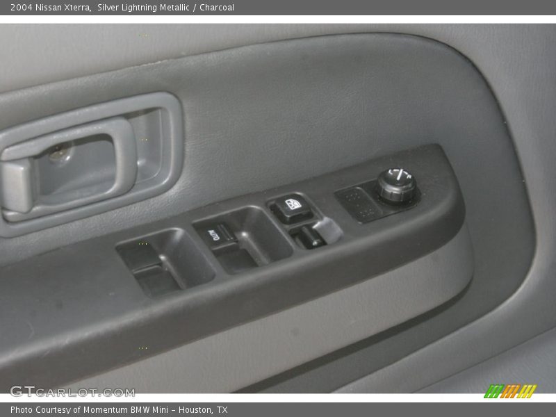 Silver Lightning Metallic / Charcoal 2004 Nissan Xterra