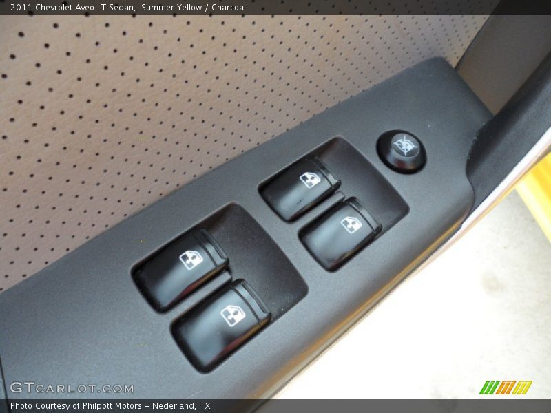 Controls of 2011 Aveo LT Sedan