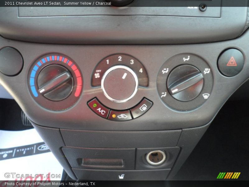 Controls of 2011 Aveo LT Sedan