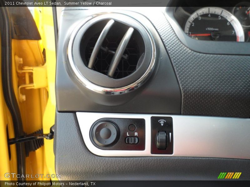 Controls of 2011 Aveo LT Sedan
