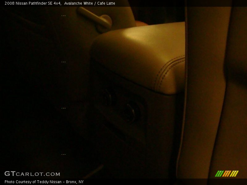 Avalanche White / Cafe Latte 2008 Nissan Pathfinder SE 4x4