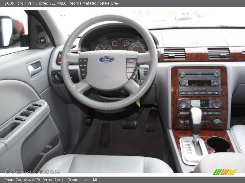 Dashboard of 2005 Five Hundred SEL AWD
