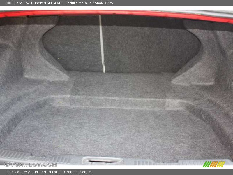  2005 Five Hundred SEL AWD Trunk
