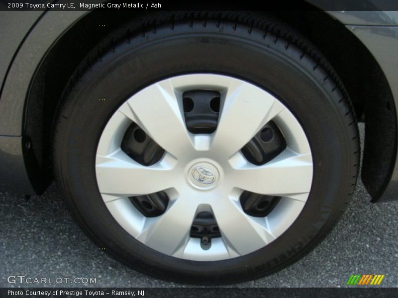 Magnetic Gray Metallic / Ash 2009 Toyota Camry LE