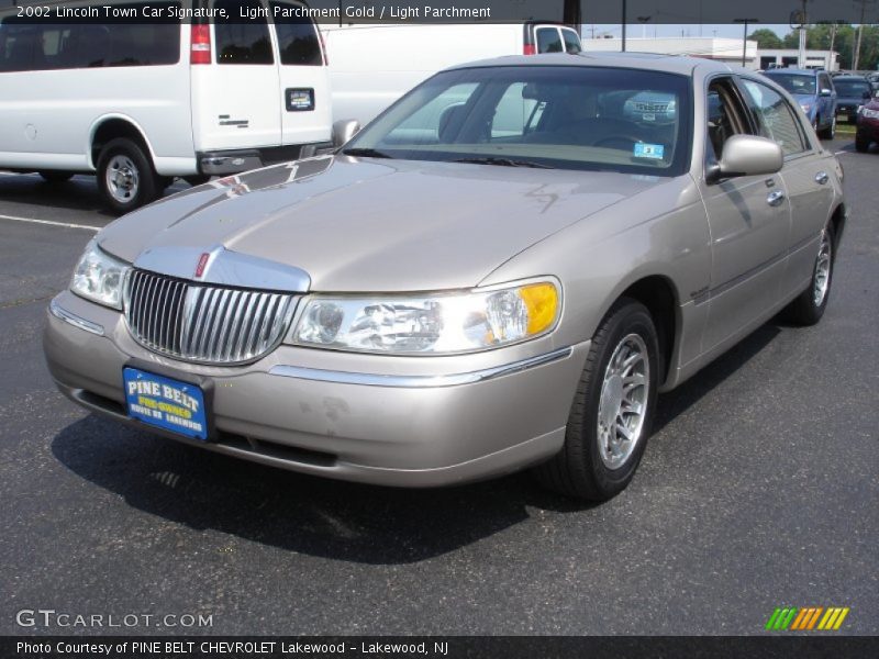 Light Parchment Gold / Light Parchment 2002 Lincoln Town Car Signature