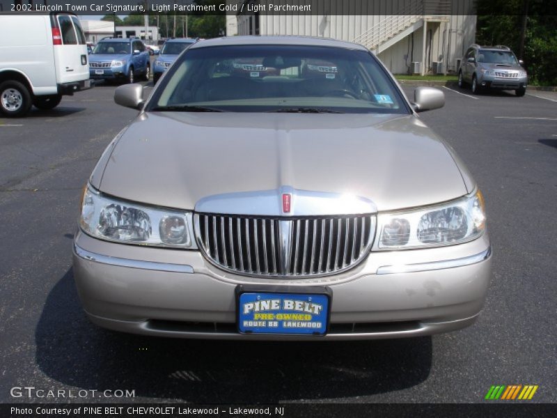 Light Parchment Gold / Light Parchment 2002 Lincoln Town Car Signature