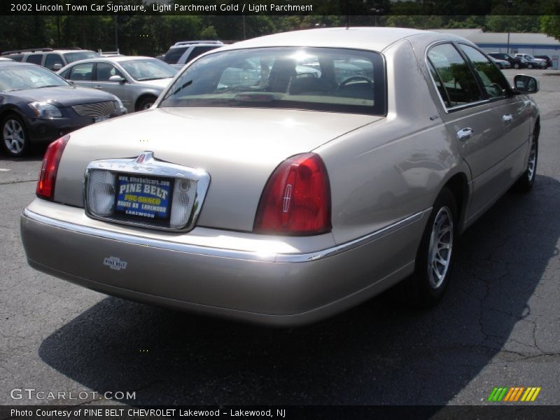 Light Parchment Gold / Light Parchment 2002 Lincoln Town Car Signature