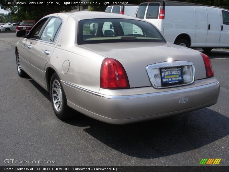Light Parchment Gold / Light Parchment 2002 Lincoln Town Car Signature