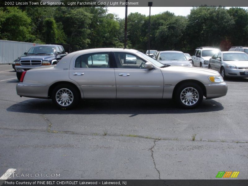 Light Parchment Gold / Light Parchment 2002 Lincoln Town Car Signature