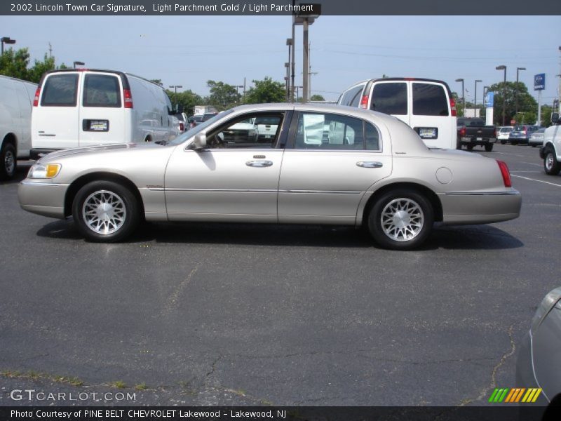 Light Parchment Gold / Light Parchment 2002 Lincoln Town Car Signature