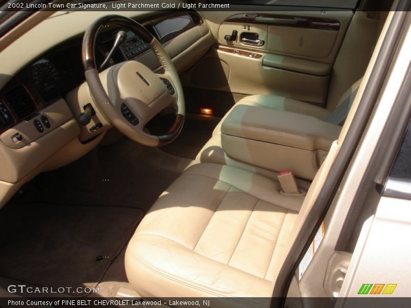 Light Parchment Gold / Light Parchment 2002 Lincoln Town Car Signature