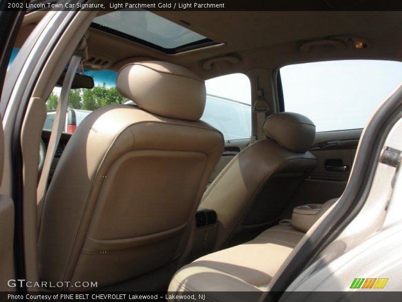 Light Parchment Gold / Light Parchment 2002 Lincoln Town Car Signature