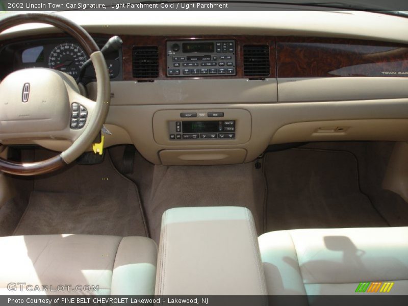 Light Parchment Gold / Light Parchment 2002 Lincoln Town Car Signature