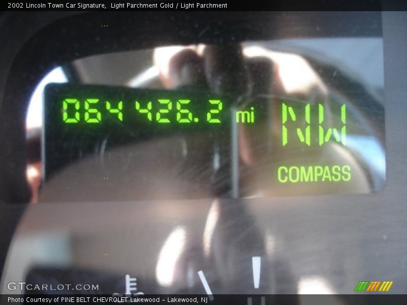 Light Parchment Gold / Light Parchment 2002 Lincoln Town Car Signature