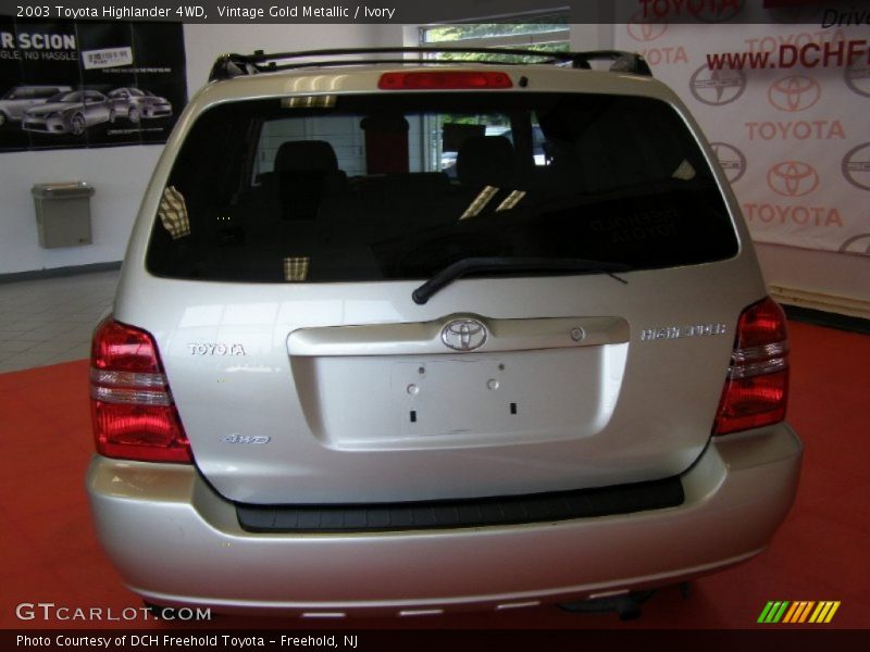 Vintage Gold Metallic / Ivory 2003 Toyota Highlander 4WD