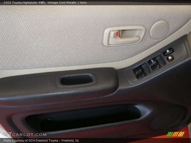 Vintage Gold Metallic / Ivory 2003 Toyota Highlander 4WD