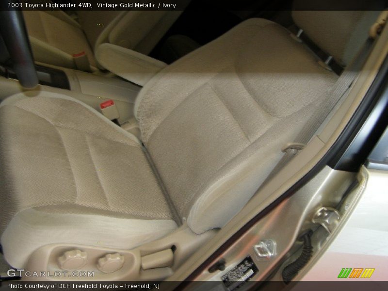 Vintage Gold Metallic / Ivory 2003 Toyota Highlander 4WD