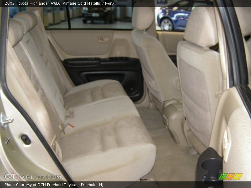 Vintage Gold Metallic / Ivory 2003 Toyota Highlander 4WD