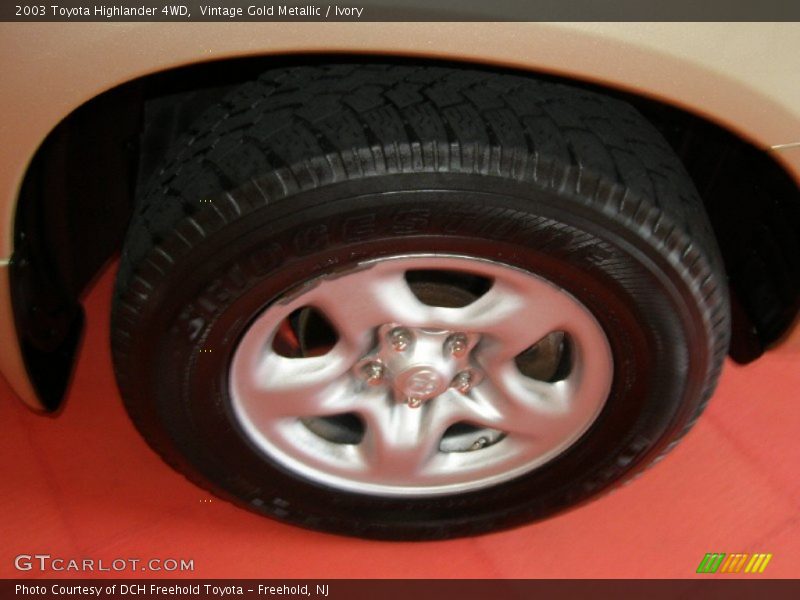 Vintage Gold Metallic / Ivory 2003 Toyota Highlander 4WD