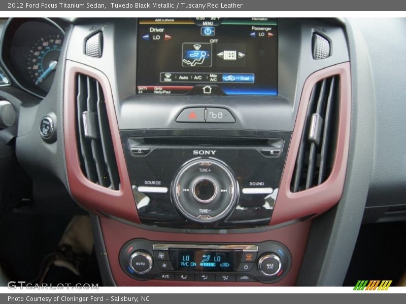 Controls of 2012 Focus Titanium Sedan