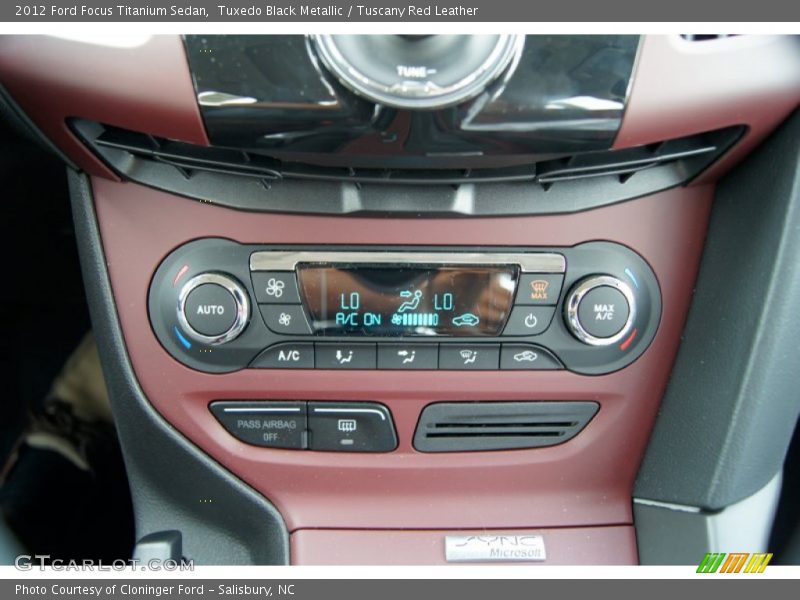 Controls of 2012 Focus Titanium Sedan