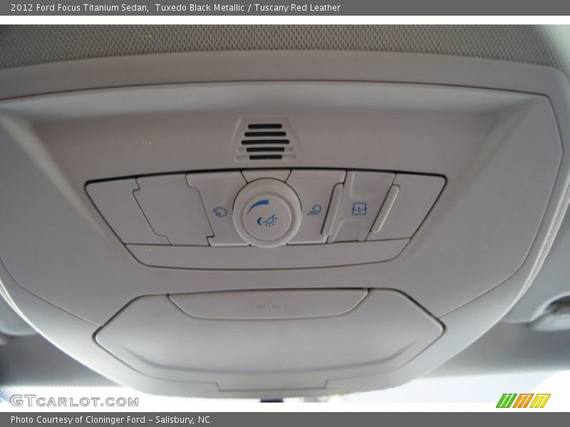 Controls of 2012 Focus Titanium Sedan