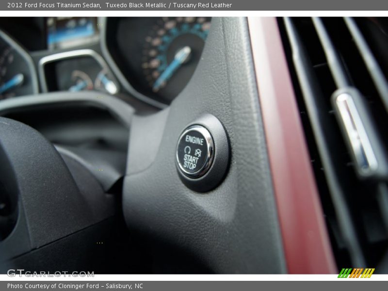 Controls of 2012 Focus Titanium Sedan