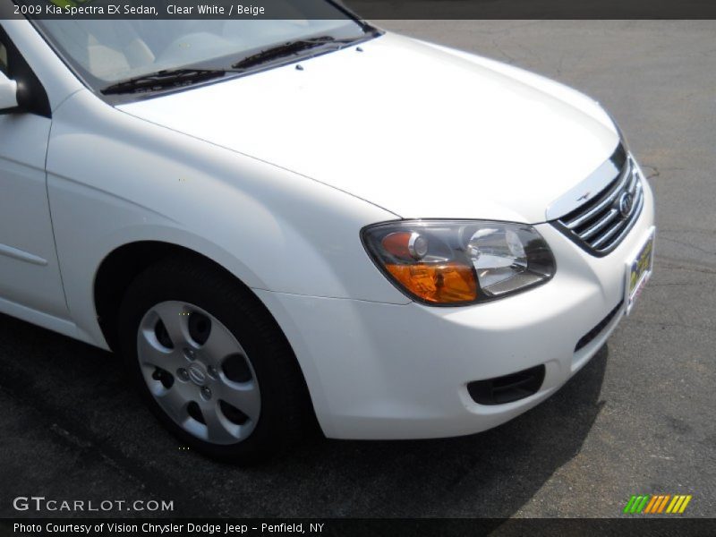 Clear White / Beige 2009 Kia Spectra EX Sedan