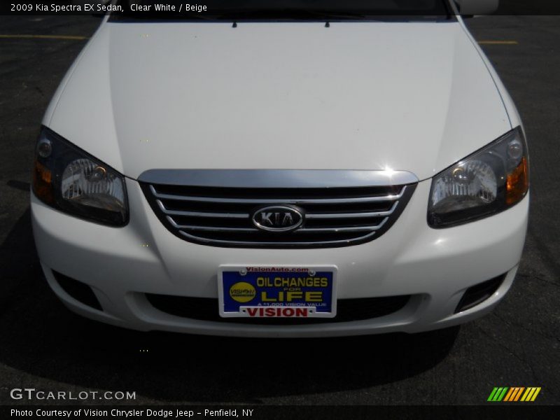 Clear White / Beige 2009 Kia Spectra EX Sedan