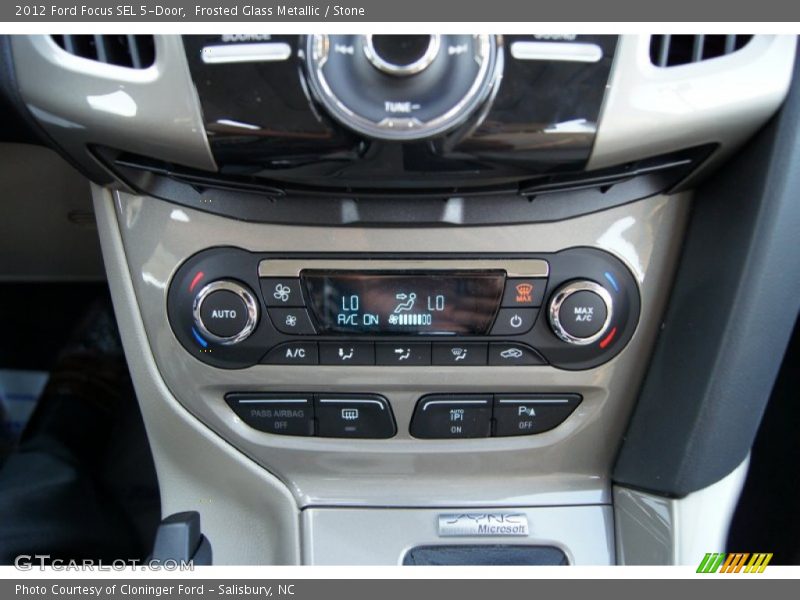 Controls of 2012 Focus SEL 5-Door