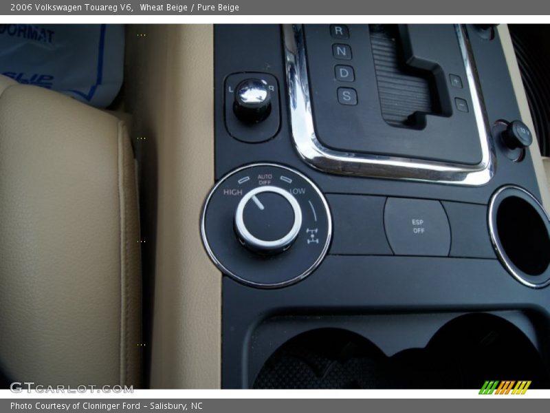 Wheat Beige / Pure Beige 2006 Volkswagen Touareg V6