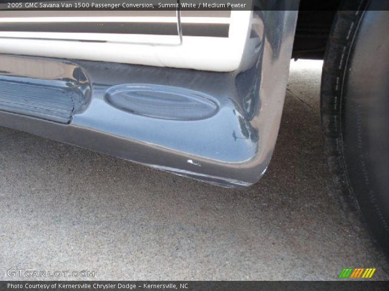Summit White / Medium Pewter 2005 GMC Savana Van 1500 Passenger Conversion