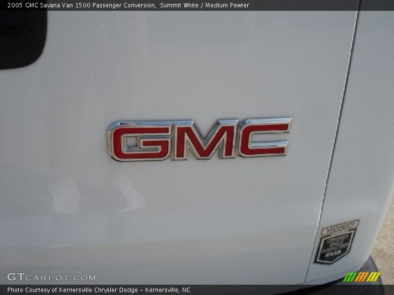 Summit White / Medium Pewter 2005 GMC Savana Van 1500 Passenger Conversion