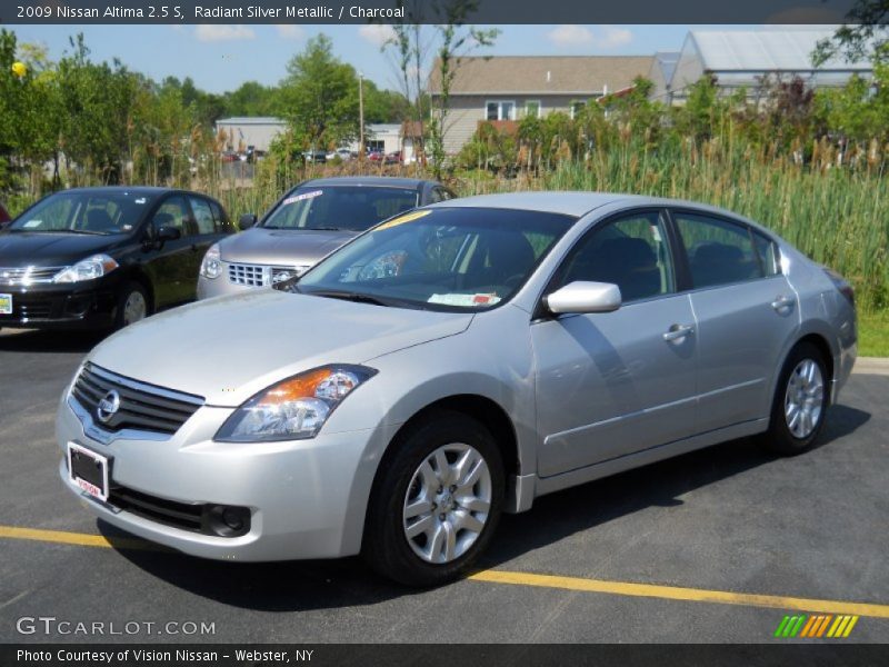 Radiant Silver Metallic / Charcoal 2009 Nissan Altima 2.5 S