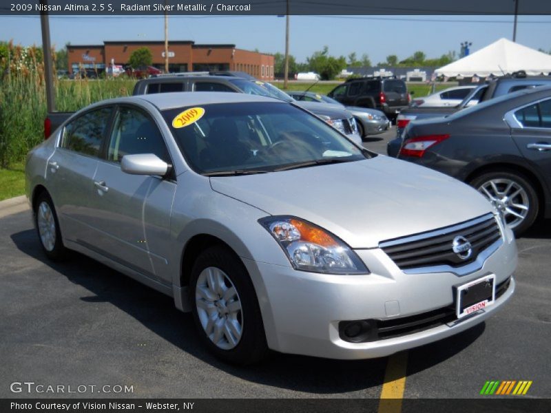 Radiant Silver Metallic / Charcoal 2009 Nissan Altima 2.5 S