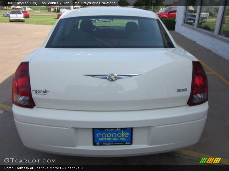 Cool Vanilla / Dark Slate Gray/Light Graystone 2006 Chrysler 300