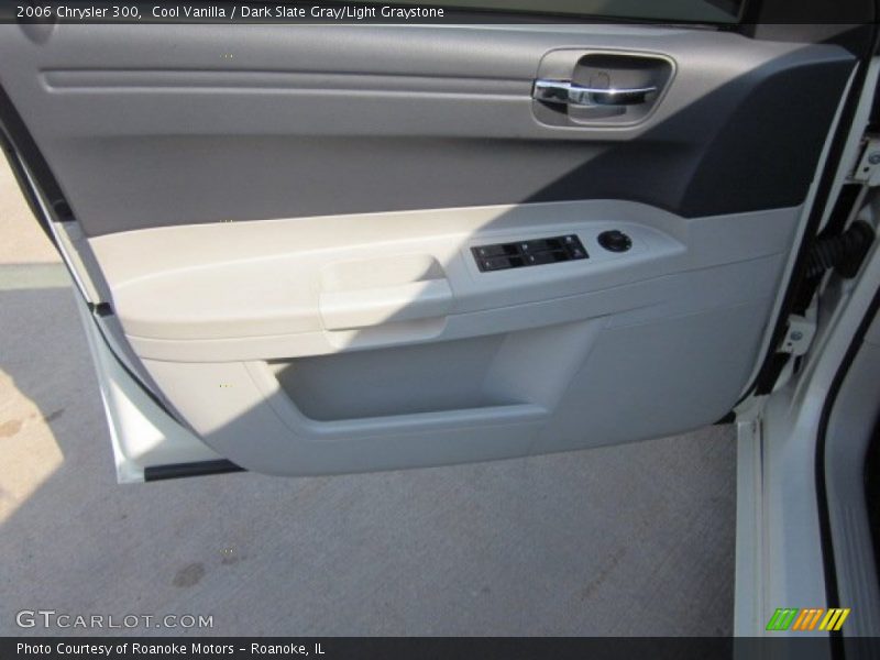 Cool Vanilla / Dark Slate Gray/Light Graystone 2006 Chrysler 300