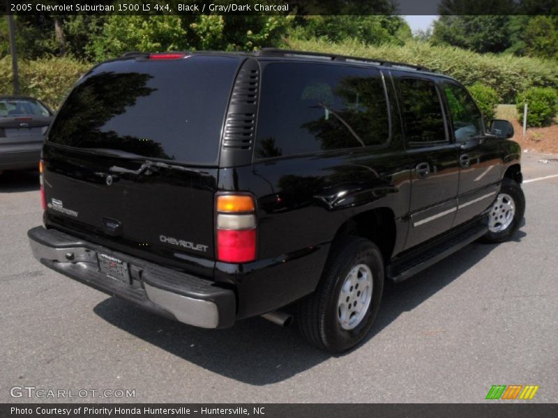 Black / Gray/Dark Charcoal 2005 Chevrolet Suburban 1500 LS 4x4