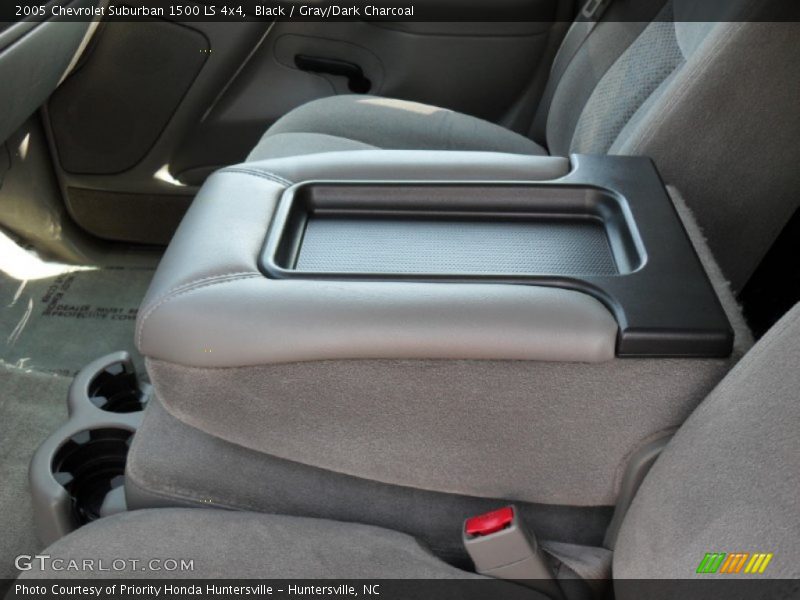 Black / Gray/Dark Charcoal 2005 Chevrolet Suburban 1500 LS 4x4