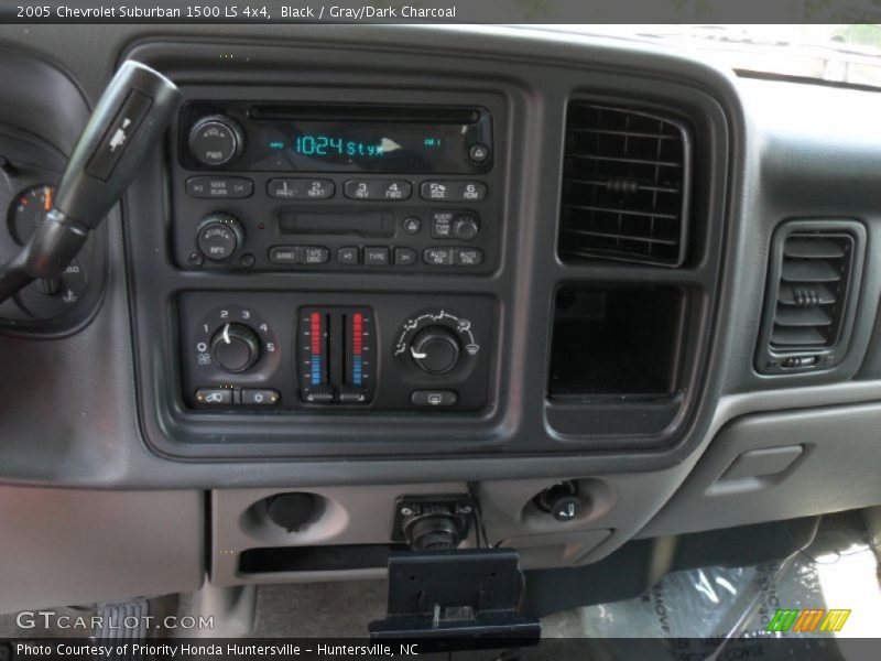 Black / Gray/Dark Charcoal 2005 Chevrolet Suburban 1500 LS 4x4