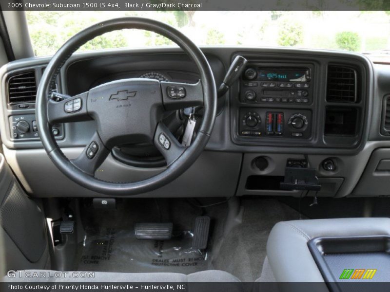 Black / Gray/Dark Charcoal 2005 Chevrolet Suburban 1500 LS 4x4