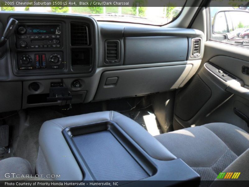 Black / Gray/Dark Charcoal 2005 Chevrolet Suburban 1500 LS 4x4