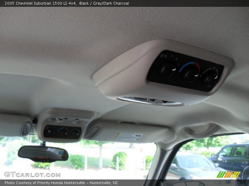 Black / Gray/Dark Charcoal 2005 Chevrolet Suburban 1500 LS 4x4