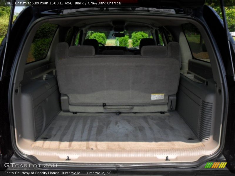 Black / Gray/Dark Charcoal 2005 Chevrolet Suburban 1500 LS 4x4