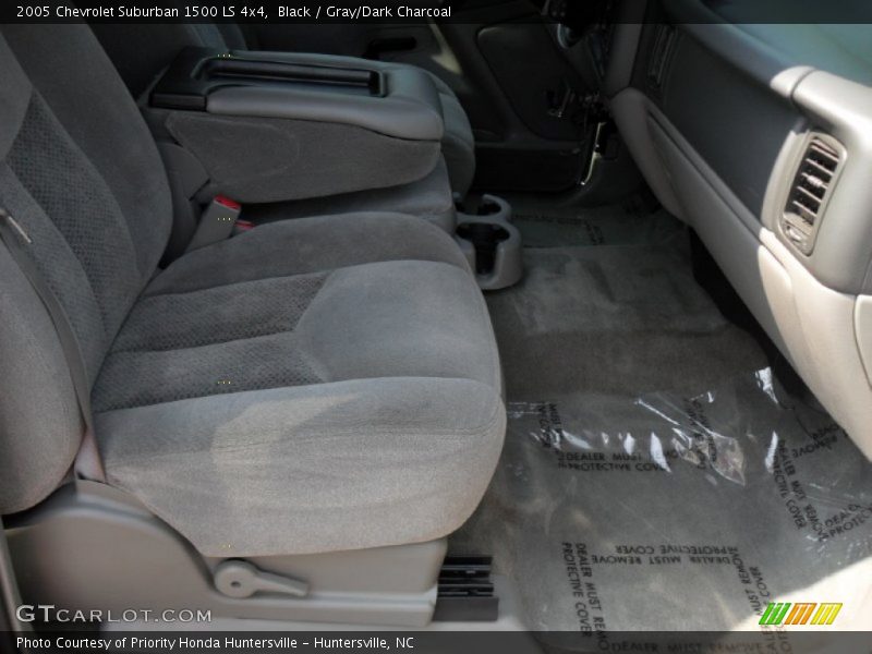 Black / Gray/Dark Charcoal 2005 Chevrolet Suburban 1500 LS 4x4